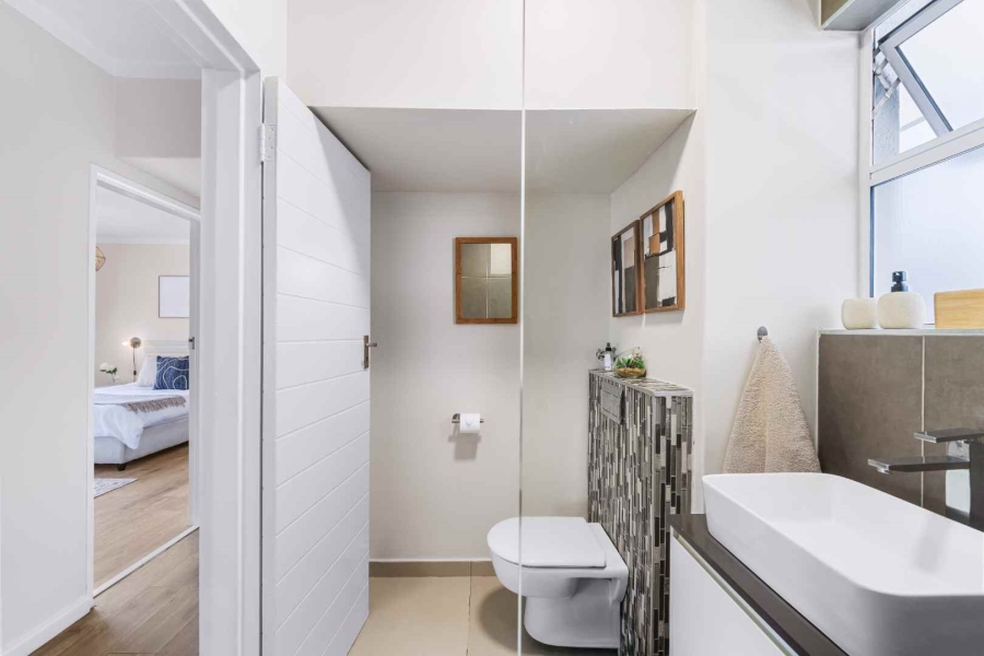 To Let 2 Bedroom Property for Rent in Green Point Western Cape